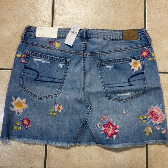 Embroidered Mini Skirt. Size 12 - Picture 2 of 4